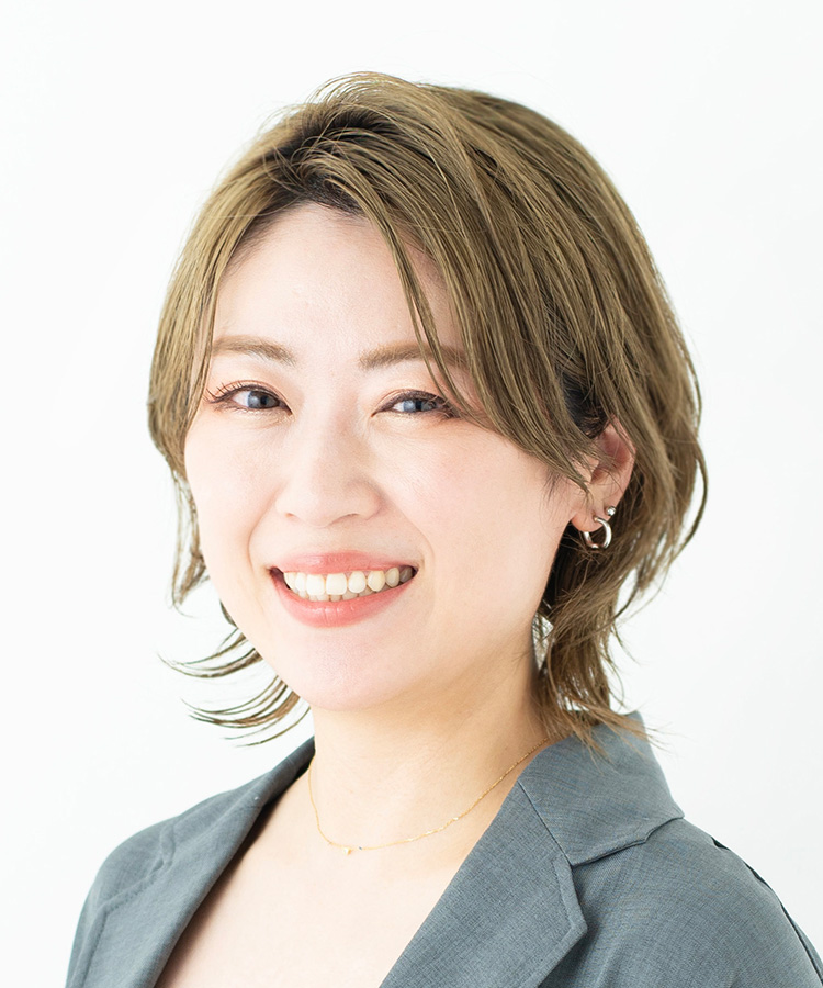 STYLIST 荒木　晴香